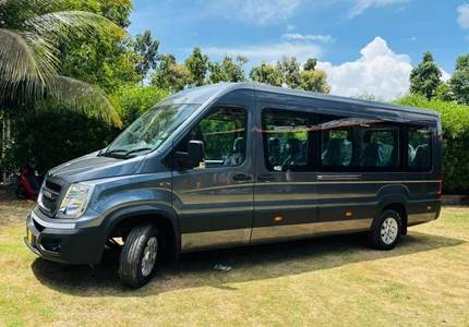17 Seater Urbania Traveller
